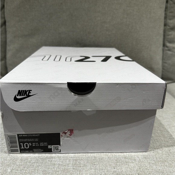 Nike Air 270 React White and Blue - Picture 7 of 8